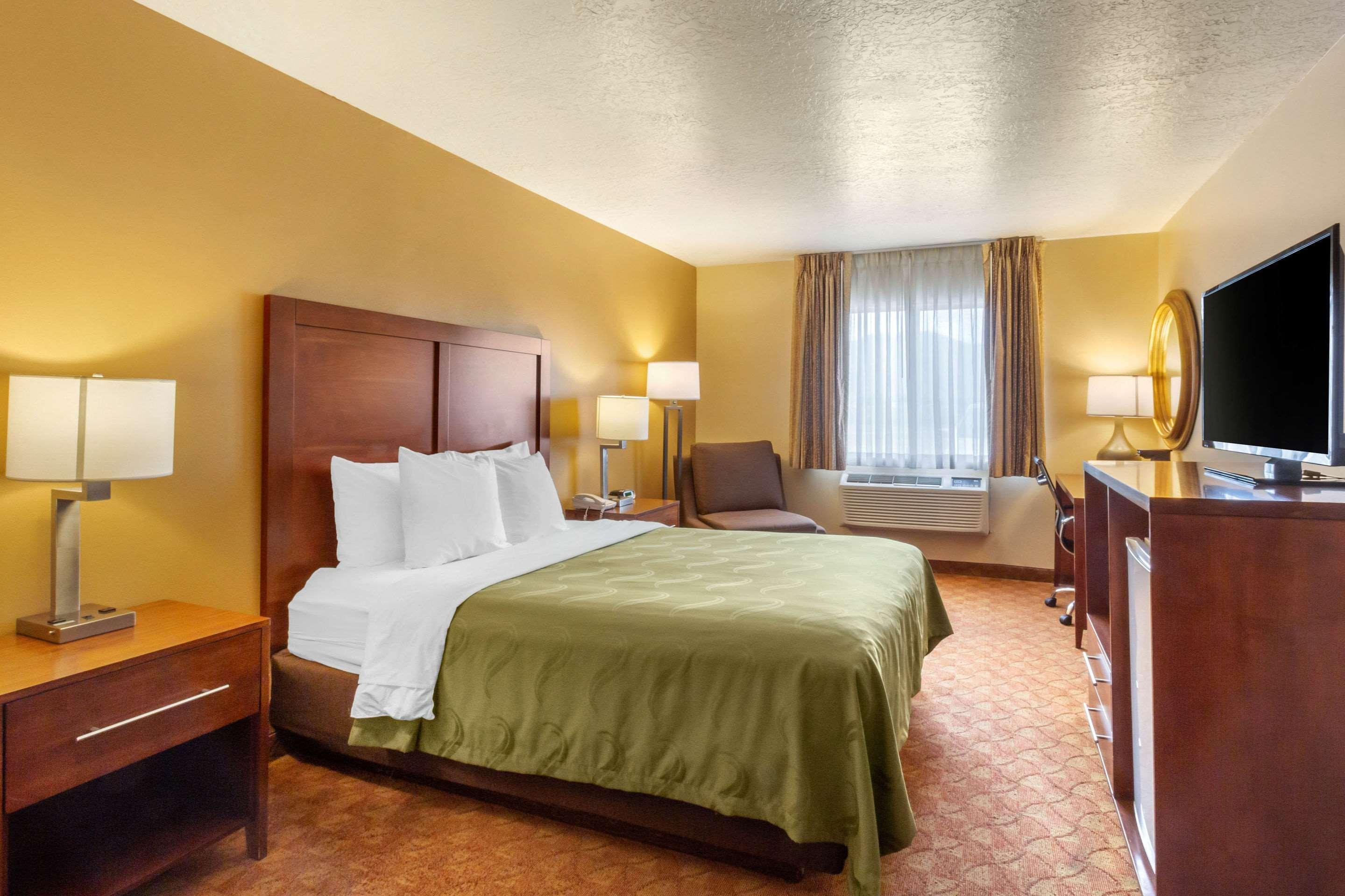 Quality Inn Logan Near University Exteriör bild