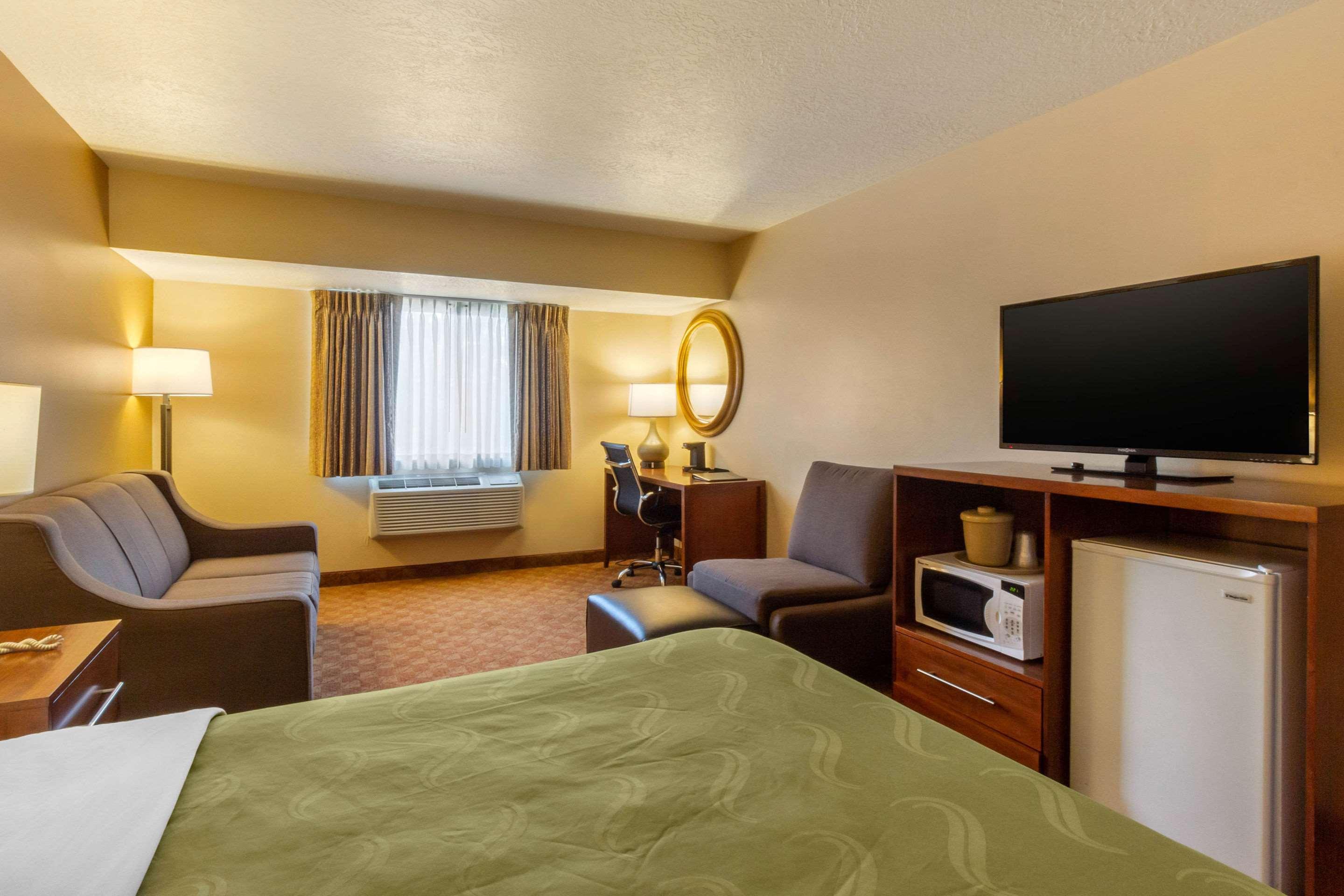 Quality Inn Logan Near University Exteriör bild